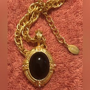 Vintage Signed Avante Black Stone & Gold Toned Pendant Necklace